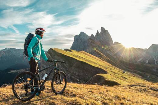 Electric mountain biking: discover mountain biking differently!